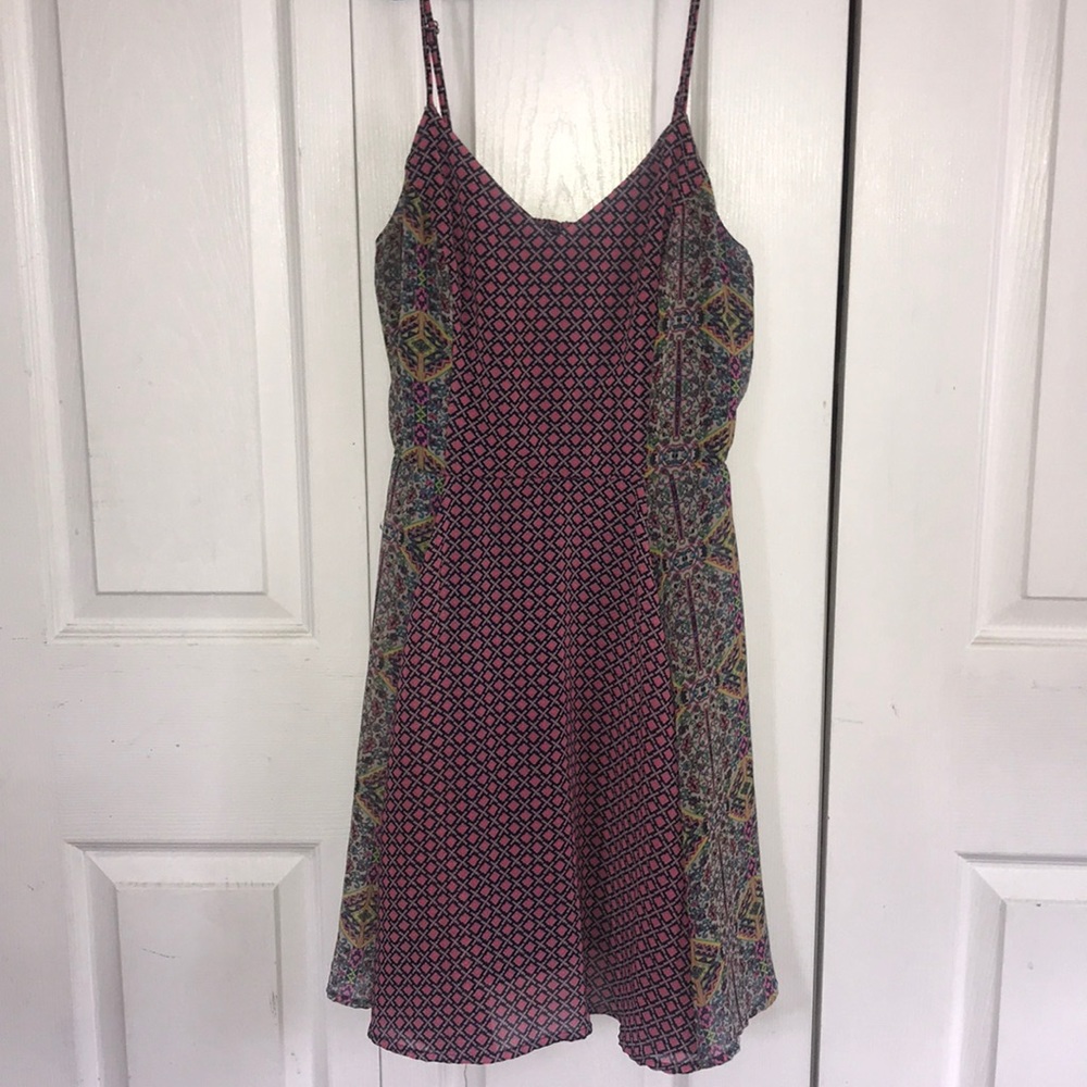 FLOWY PATTERNED DRESS